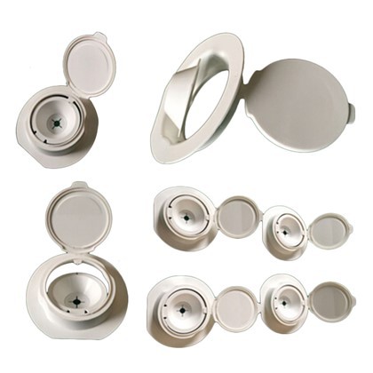 Plastikust klappkorgiga süstimisvorm